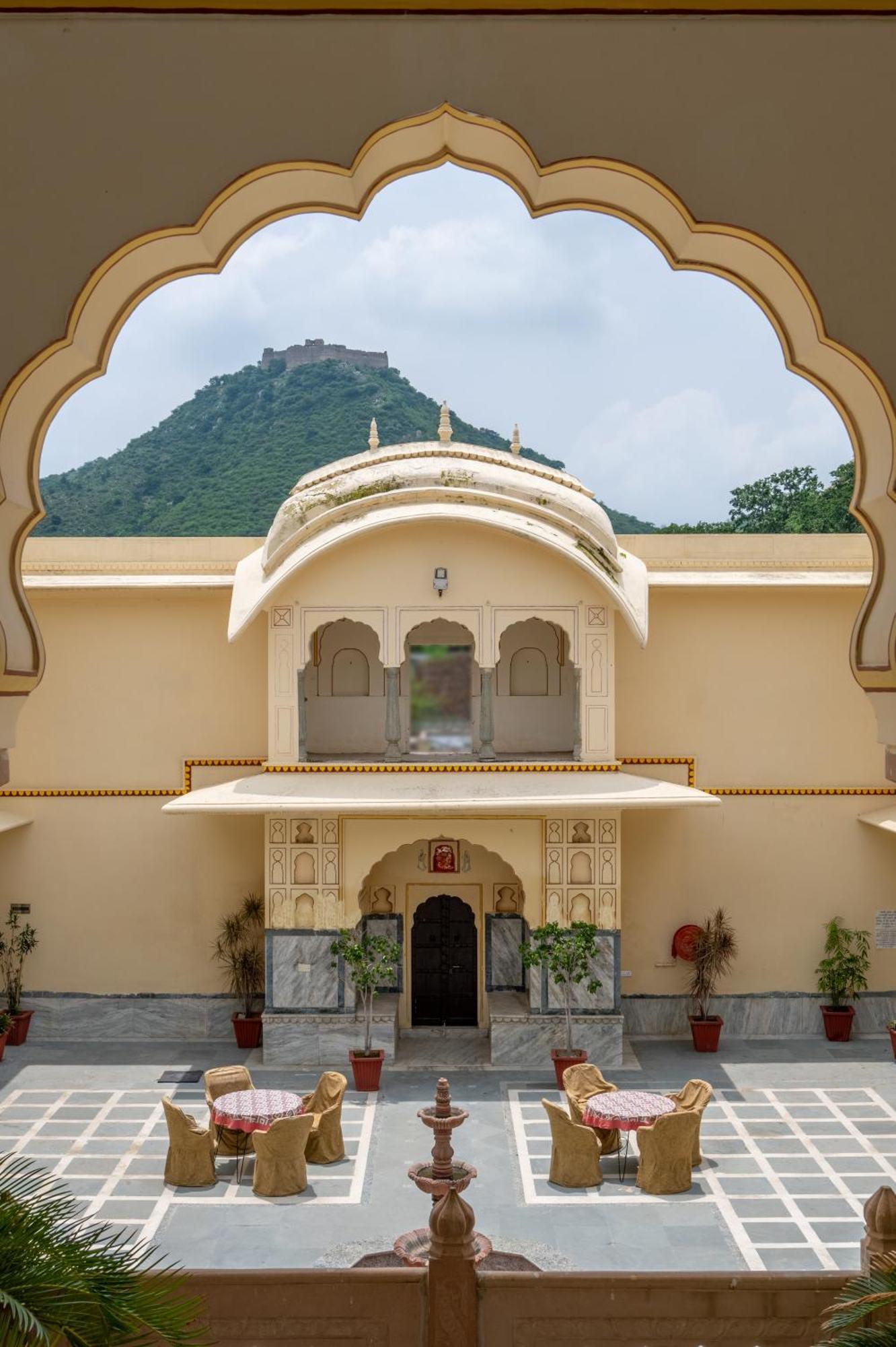 Dhulagarh Heritage Palace Hotel Near Jaipur Bānskhoh Exteriör bild